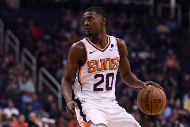 雄鹿终结3连败送黄蜂10连败 猛龙送火箭3连败