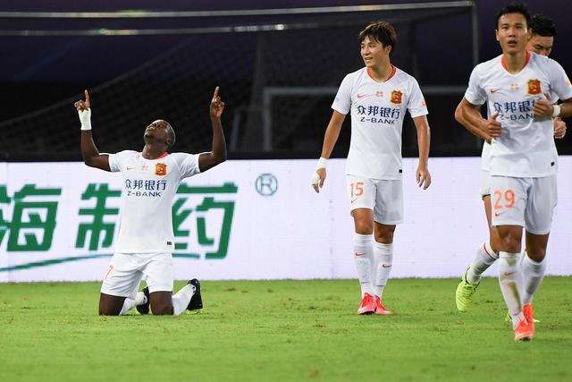 CJ45分鹈鹕险胜爵士4连胜 快船负公牛止4连胜